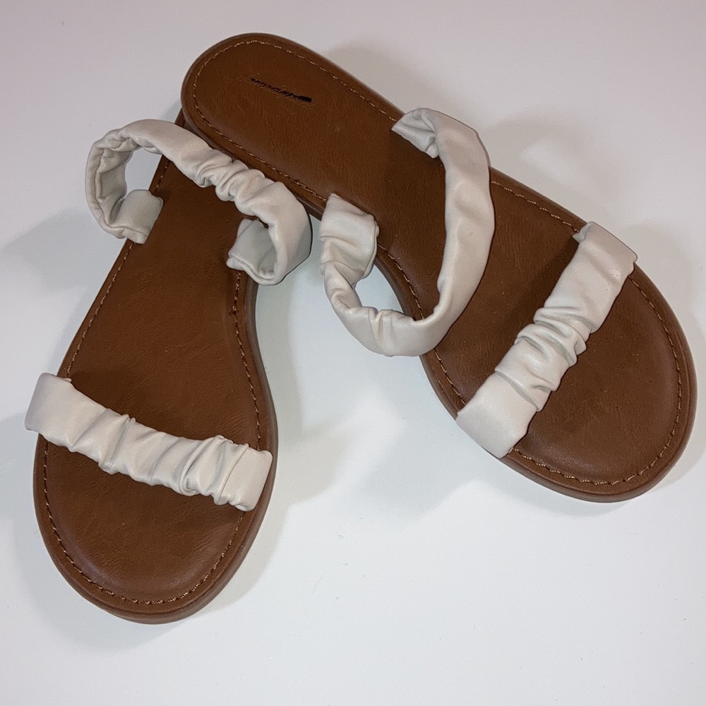 New Women’s Willow Universal Thread Sandals   Size 9